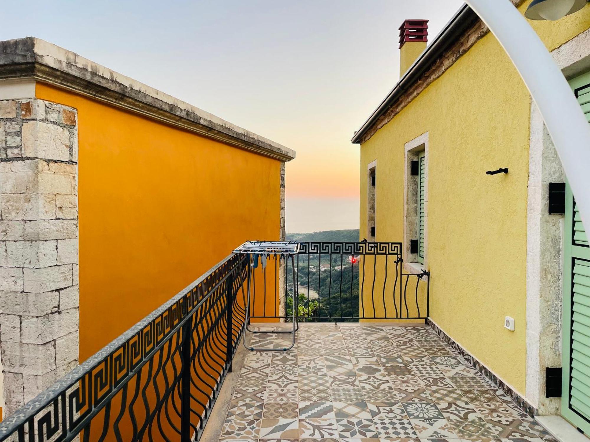Guesthouse Near The Castle Of Himara Kültér fotó