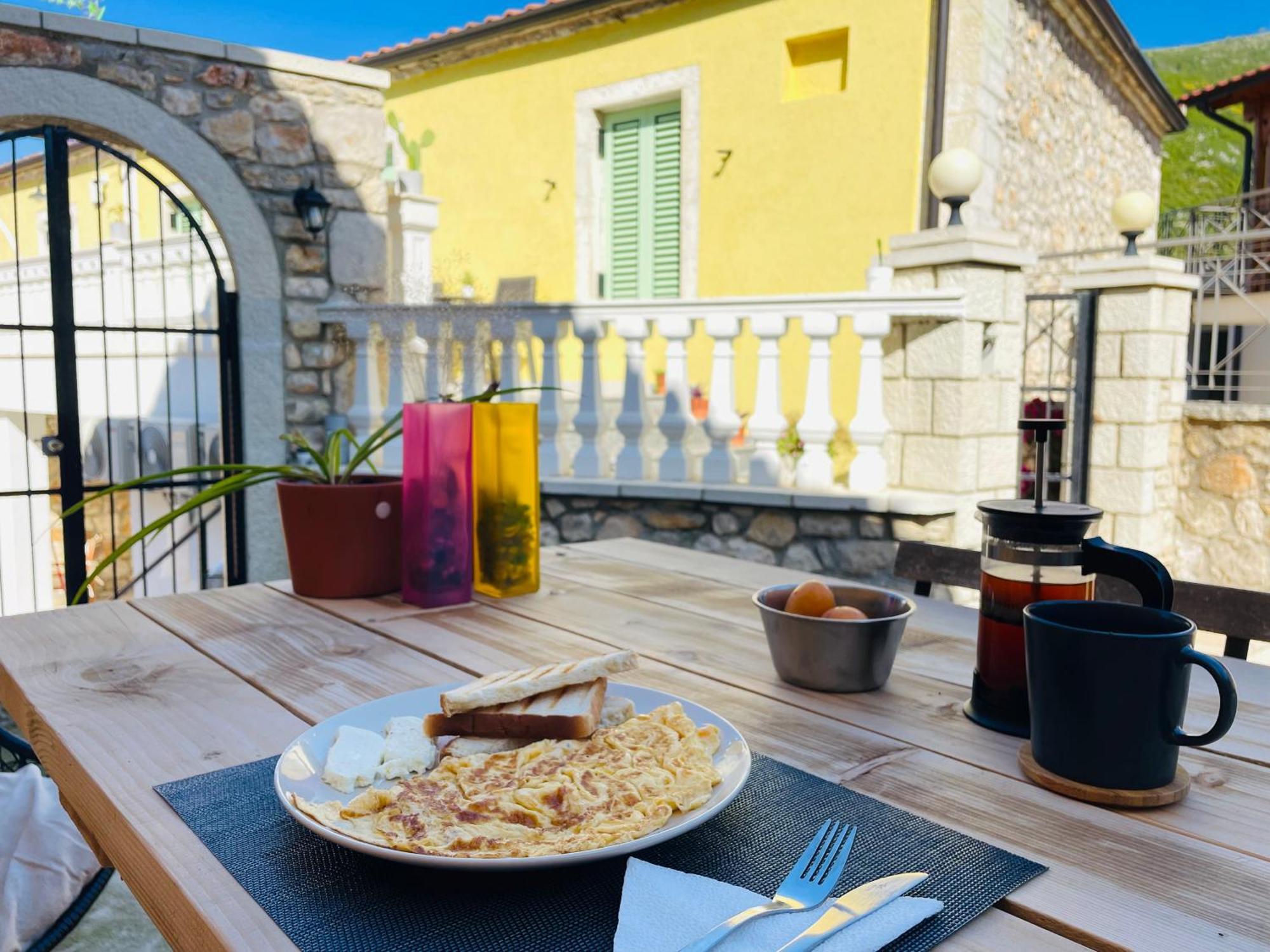 Guesthouse Near The Castle Of Himara Kültér fotó
